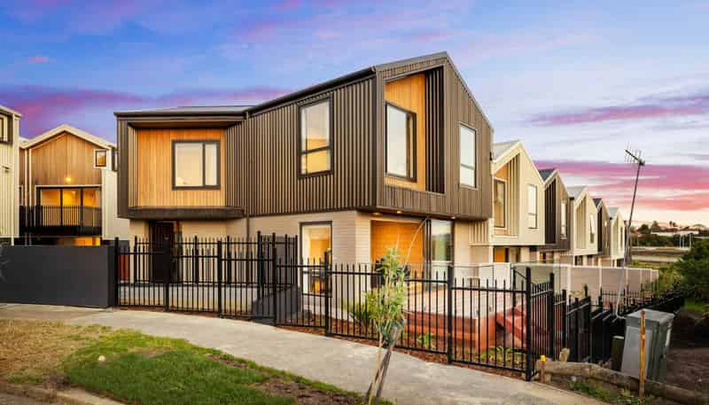 1/98-100 Walker Road, Point Chevalier