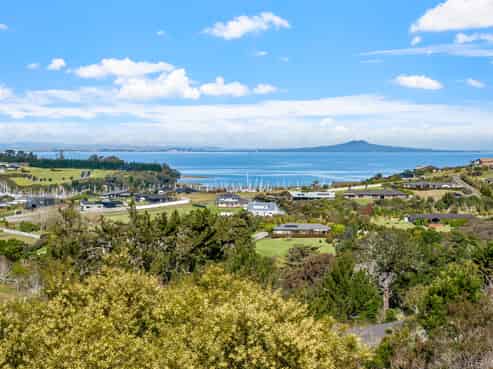 8 Clayden Drive, Gulf Harbour