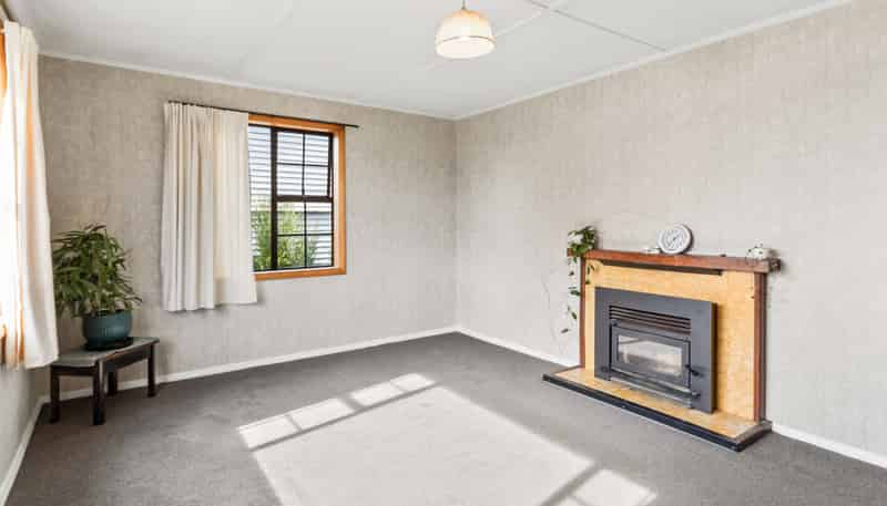 54 Grants Road, Marchwiel