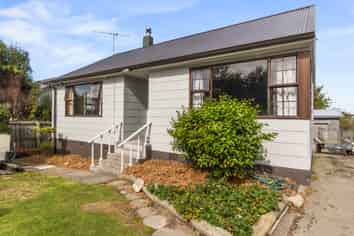 54 Grants Road, Marchwiel