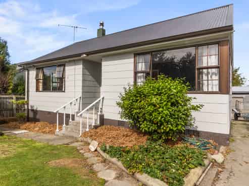 54 Grants Road, Marchwiel