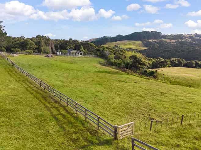 1223 Old North Road, Waimauku