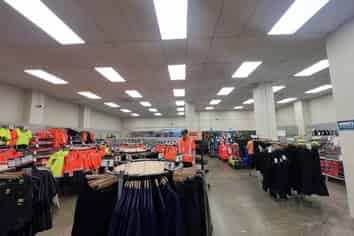 High Profile Showroom – Dual Access, Prime Exposure
