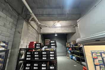 High Profile Showroom – Dual Access, Prime Exposure
