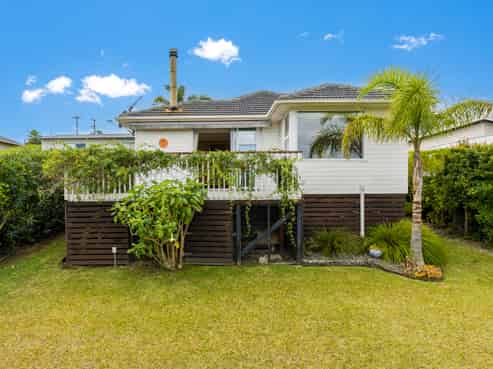 27 Shakespear Road, Army Bay