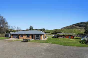 1379 Manawahe Road, Manawahe