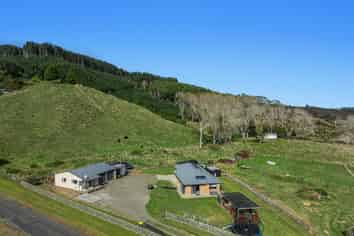 1379 Manawahe Road, Manawahe