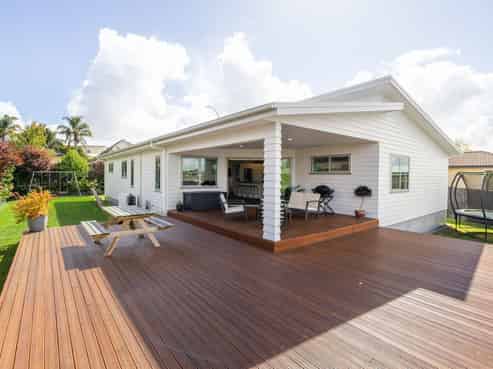107 Farnborough Drive, Grandview Heights