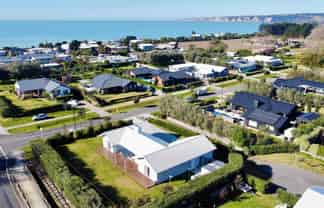 2 Cape Grove, Haumoana