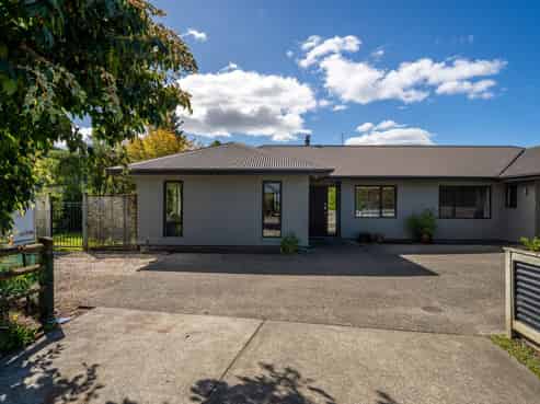 8A Angus Place, Wakefield