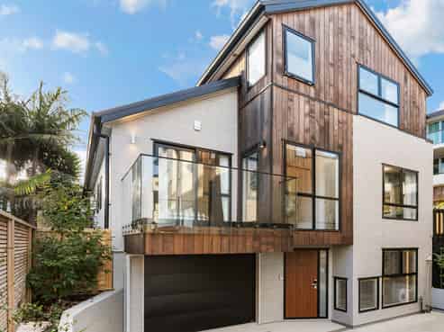 20C Beach Road, Castor Bay
