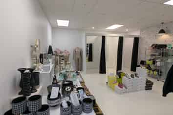 Premier first floor retail premises in The Mall.