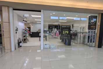 Premier first floor retail premises in The Mall.