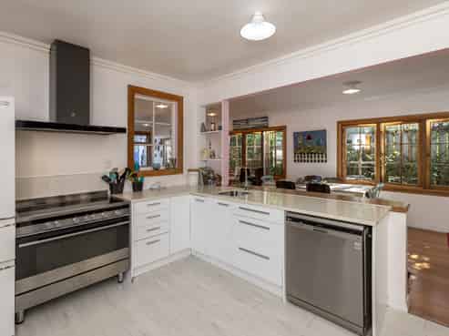 5 Golf Road, Paraparaumu Beach
