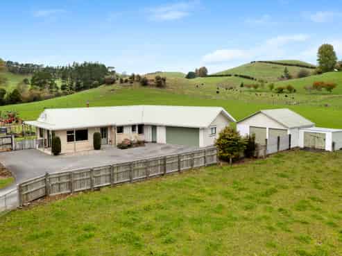 32 Davis Road, Inglewood