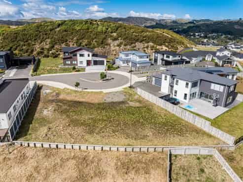 16a & 16b Okupe Grove, Aotea