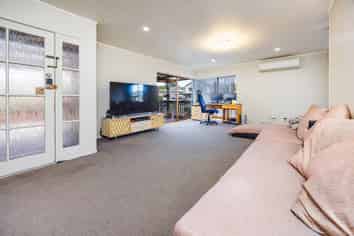 14 Charntay Avenue, Clover Park