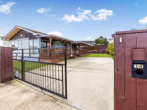 14 Charntay Avenue, Clover Park