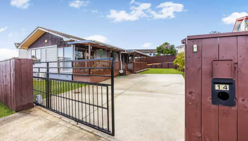 14 Charntay Avenue, Clover Park