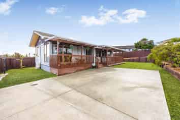 14 Charntay Avenue, Clover Park