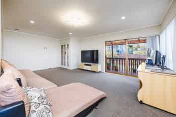 14 Charntay Avenue, Clover Park