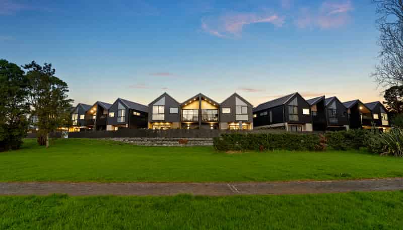 51 Taipari Road, Te Atatu Peninsula