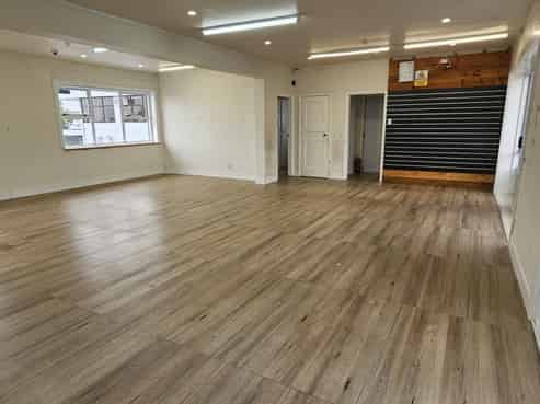 Retail gem - Where visibility meets versatility