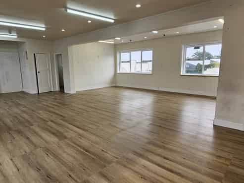 Retail gem - Where visibility meets versatility