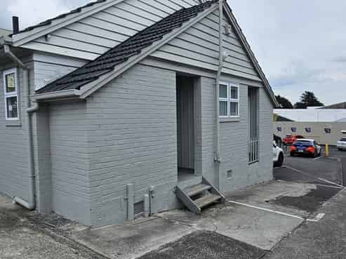 Retail gem - Where visibility meets versatility