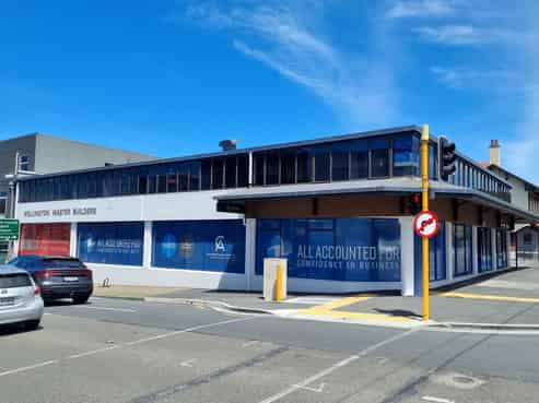 Sun-Soaked Te Aro Landmark with Income and Profile