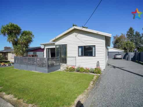 33 Sinclair Avenue, Nightcaps