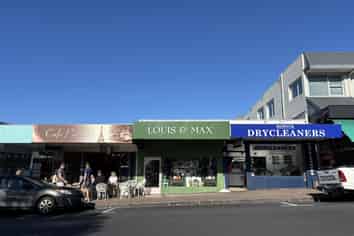 Be in the heart of Howick Village