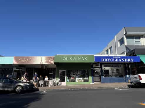 Be in the heart of Howick Village