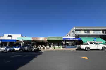 Be in the heart of Howick Village
