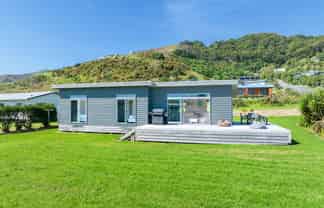 3 Mahia Heights Drive, Mahia