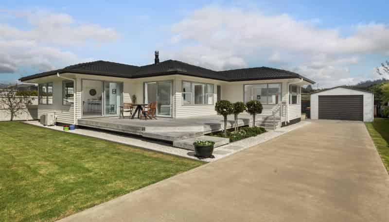 8 Sandleigh Drive, Athenree