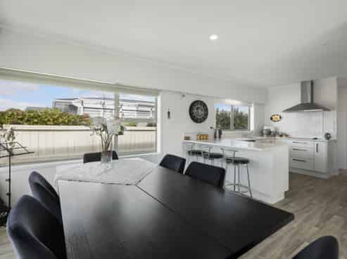 8 Sandleigh Drive, Athenree