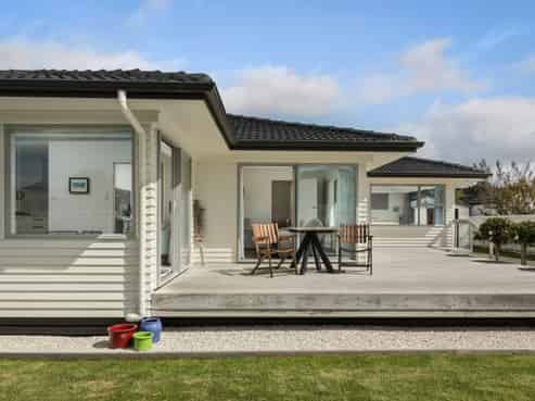 8 Sandleigh Drive, Athenree