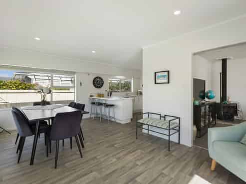 8 Sandleigh Drive, Athenree