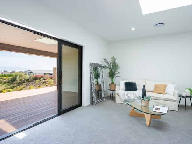 7 Hill Tops Way, Stoke