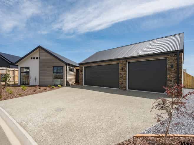 7 Hill Tops Way, Stoke