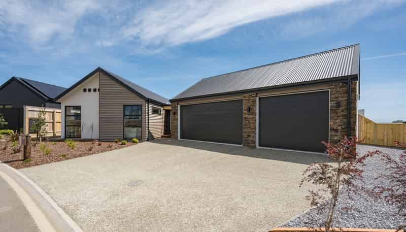 7 Hill Tops Way, Stoke