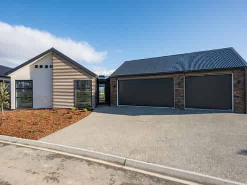 7 Hill Tops Way, Stoke