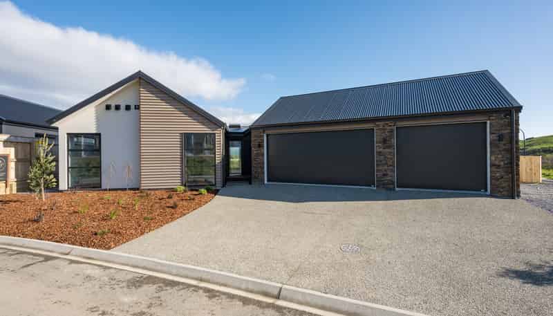 7 Hill Tops Way, Stoke