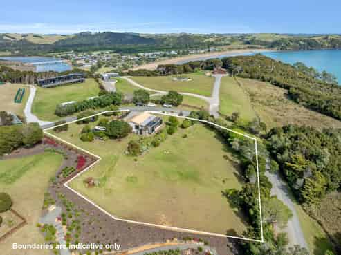 35 Cable Bay Heights Drive, Cable Bay