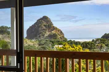 51 Seaview Road, Piha