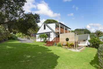 51 Seaview Road, Piha