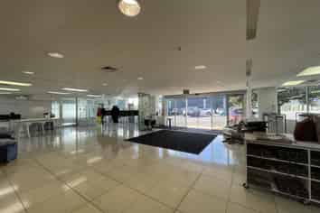772sqm Showroom in Strategic Industrial Location