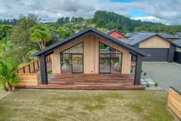 61 Ashley Drive, Paroa