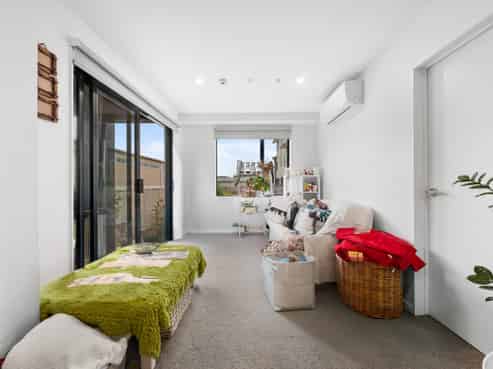 G02/28C Eileen Newey Place, Henderson